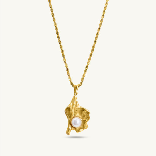 Organic Pearl Elegance Necklace
